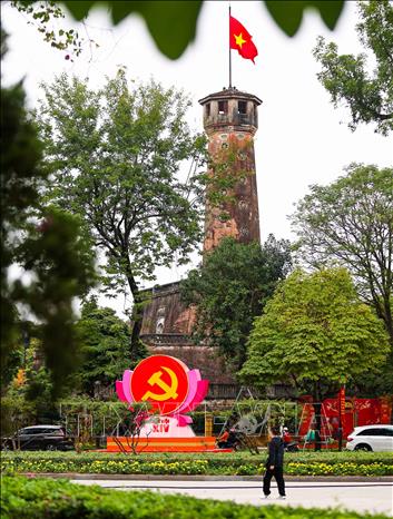 Cụm mô hình trang trí chào mừng Đại hội đại biểu toàn quốc lần thứ XIV của Đảng được đặt tại công viên Lê-nin. Ảnh: Thanh Tùng - TTXVN